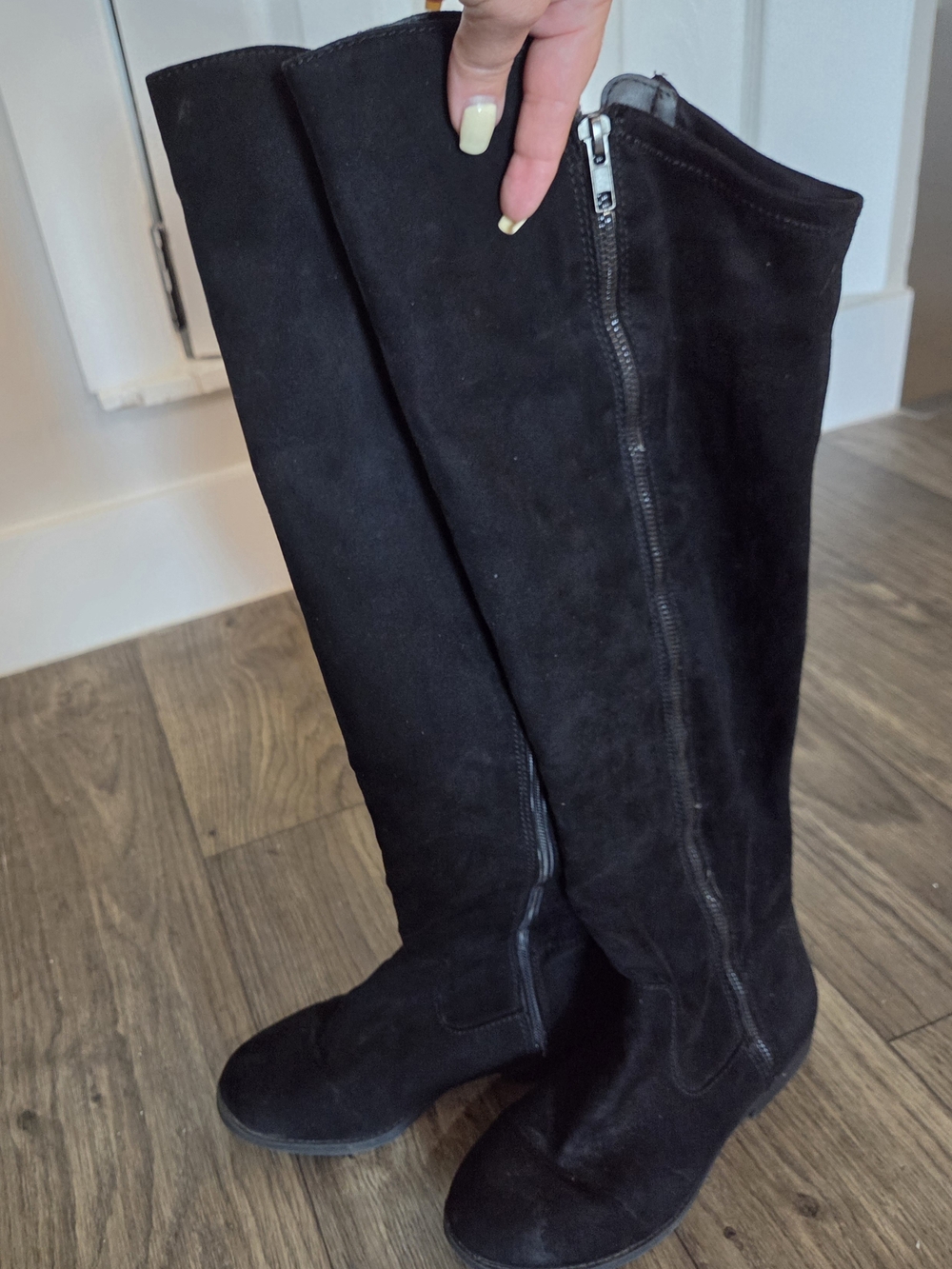Black Knee-High Women's Boot 6.5